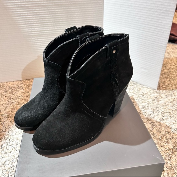 Women's Vince Camuto Black VP Split Suede Ankle Boot with Box Size 7M/37 - Picture 8 of 12